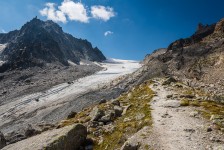 D'Orny glacier. The hut is on the right side.